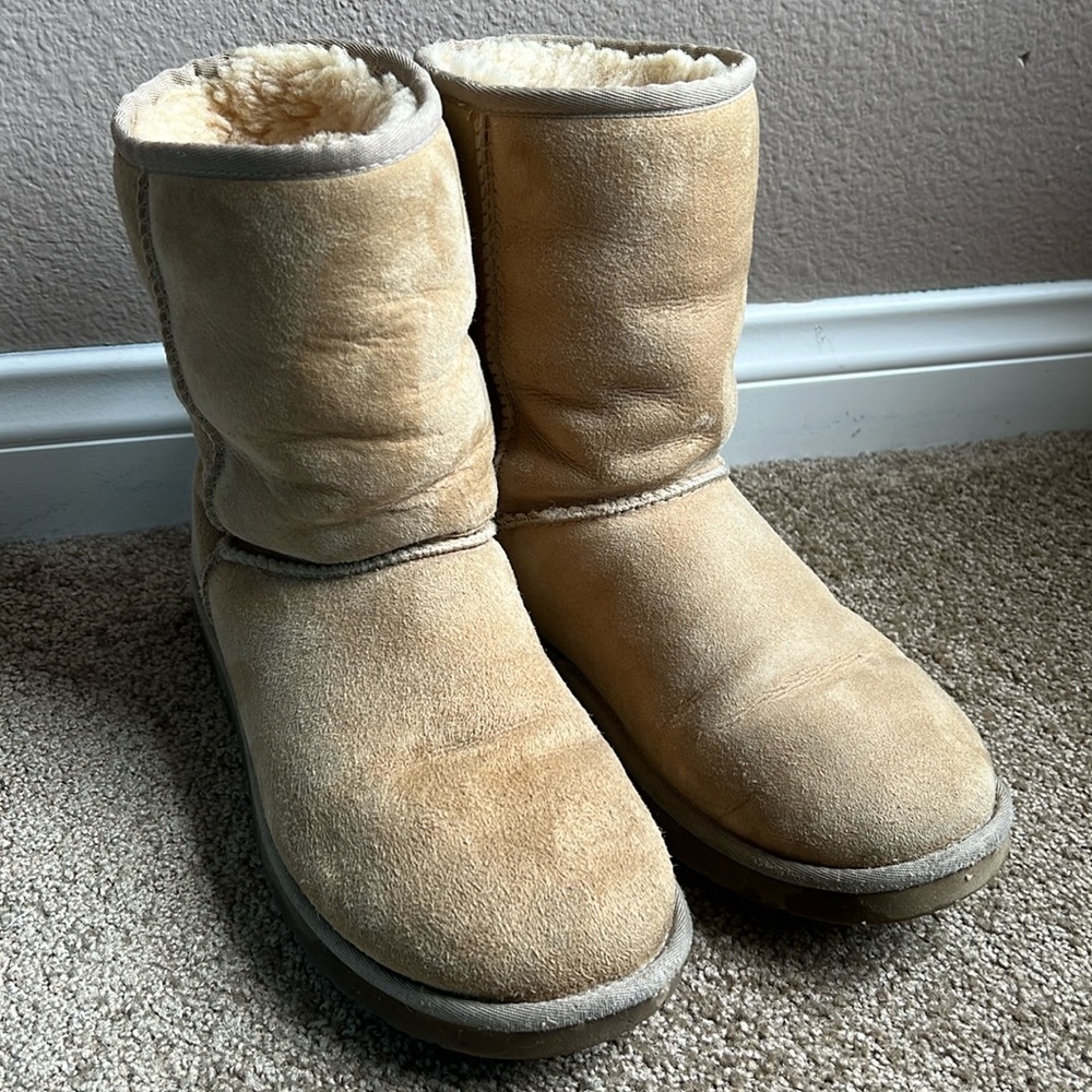 UGG Classic short II  boots no rips-no damage-used quality, wear inside & soles.